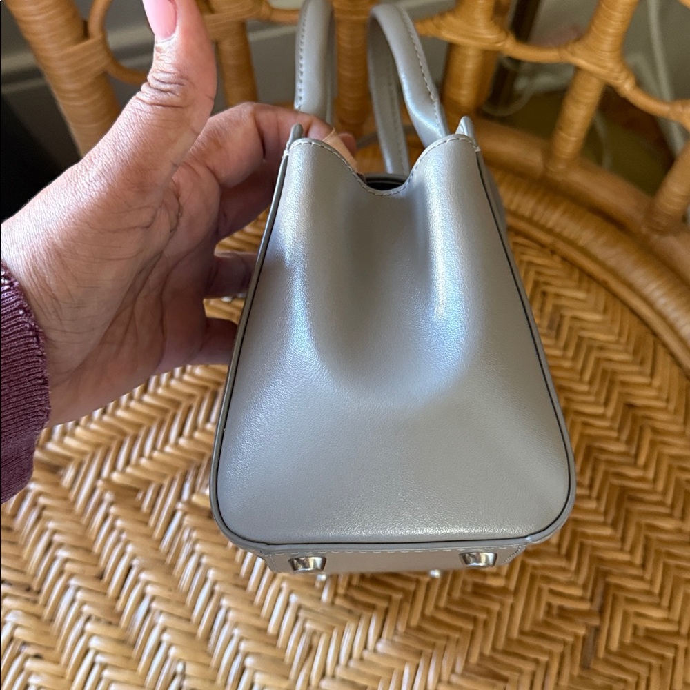Small Leather Marc Jacobs The Tote - Picture 5 of 8